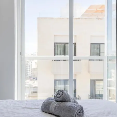 City With Balcony Appartement *