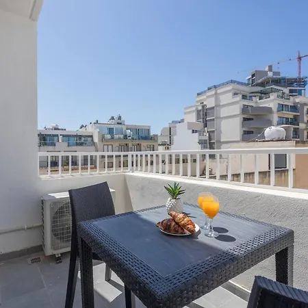 City With Balcony San Ġiljan